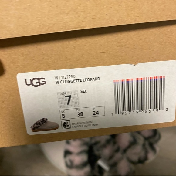 UGG | Cluggette Leopard Fur Lined Sheepskin Suede Indoor Outdoor Slippers NEW - Picture 6 of 7